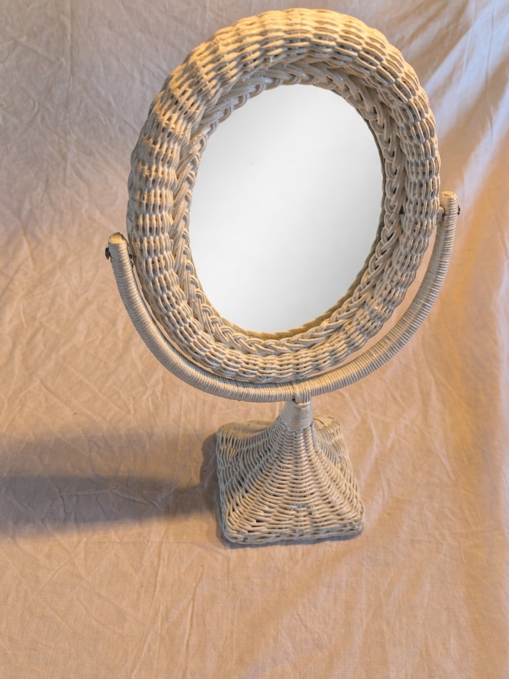 2/50$ Vintage Cream Woven Oval Vanity Mirror